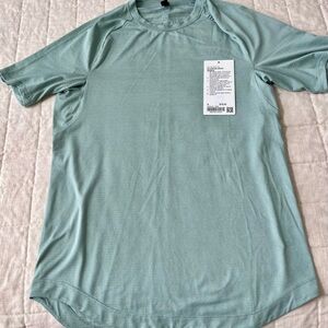 Lululemon: Drysense Short Sleeve shirt, sz Small, shade: Silver Blue